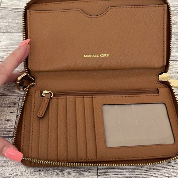 Michael Kors Continental Leather Tan Large Wallet - Picture 8 of 16